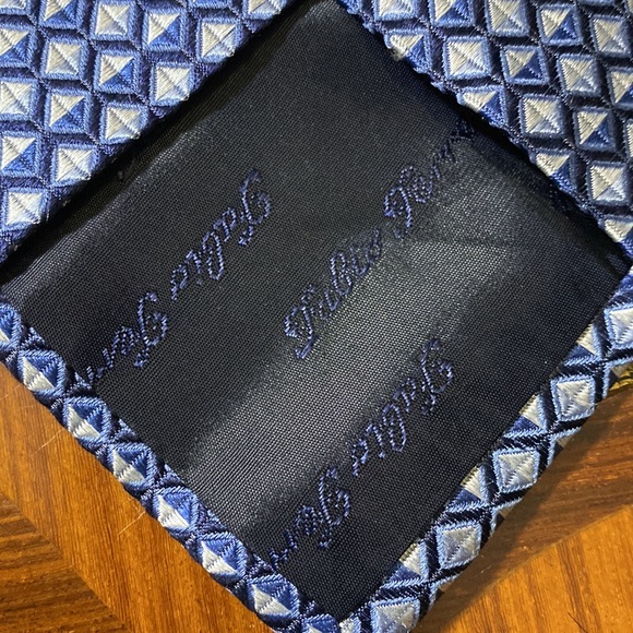 Luxury Tie - Picture 4 of 6